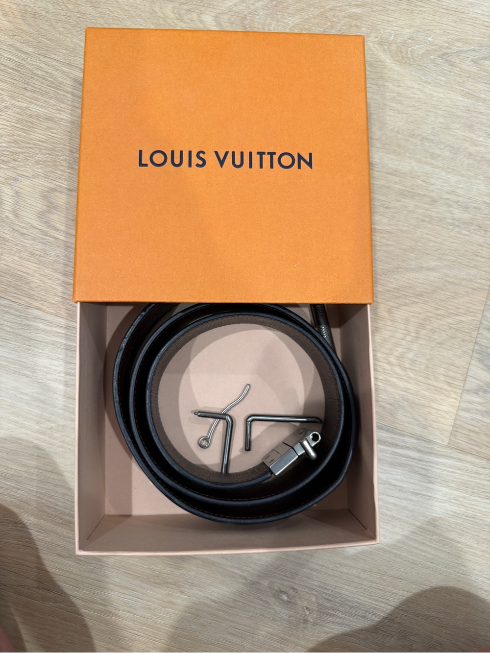 Authentic BROKEN LOUIS VUITTON Men's Black and Brown reversible Leather Belt -